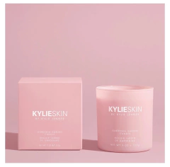 ** PRE ORDEN** GARDENIA GARDEN CANDLE FRESH + FLORAL • KYLIE SKIN