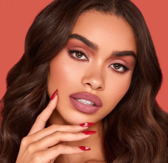 VALENTINE'S MAKE HIM BLUSH BLUSH oKYLIE VALENTINE'S COLLECTION - comprar en línea