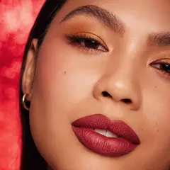 *PRE-ORDEN* NEW KYLIE HOLIDAY COLLECTION • HOLIDAY PRESSED POWDER PALETTE - tienda en línea
