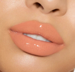 KYLIE COSMETICS •LIP HIGH GLOSS- SNATCHED - comprar en línea