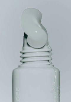 **PRE ORDEN** Rhode Skin- peptide lip treatment - comprar en línea