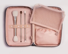 **PRE ORDEN**NATASHA DENONA -TRAVEL BRUSH SET & MAKEUP POUCH - comprar en línea