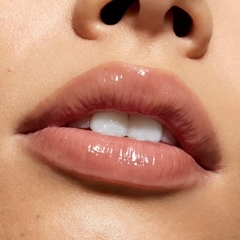 **PRE ORDEN** Kylie Cosmétics- SUPPLE KISS LIP GLAZE - comprar en línea