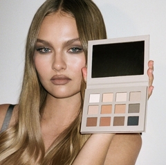 **PRE ORDEN** SKKN by Kim Makeup- CLASSIC MATTES EYESHADOW PALETTE - tienda en línea