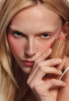 **PRE ORDEN** Rhode-Pocket Blush en internet