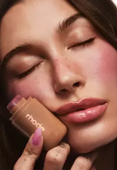 **PRE ORDEN** Rhode-Pocket Blush - comprar en línea