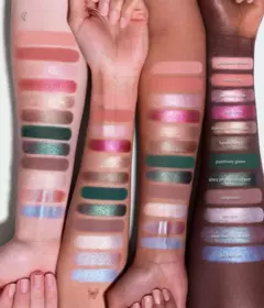 Imagen de **PRE ORDEN** r.e.m. beauty x Wicked ozdust eyeshadow palette