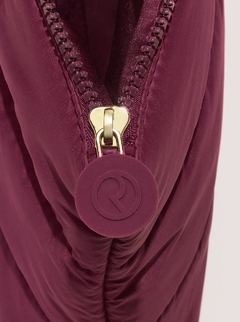 **PRE ORDEN** Rare Beauty- Puffy Makeup Bag - Sultry Berry - comprar en línea