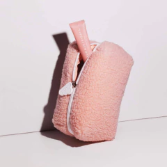 **PRE ORDEN** Summer Fridays - Mini Cloud Pouch in Birthday Cake en internet