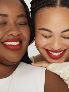 **PRE ORDEN** Rare Beauty- Rare Impact Kind Words Matte Lipstick in Devoted - comprar en línea