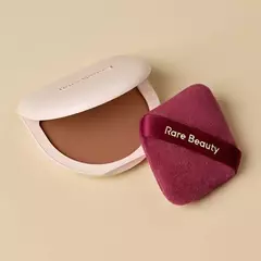 Imagen de **PRE VENTA** Rare Beauty by Selena Gomez - Soft Touch Setting Powder and Baking Puff Duo