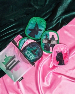 **PRE ORDEN** The Original MakeUp Eraser- Wicked 7-Day Set + laundry bag - tienda en línea