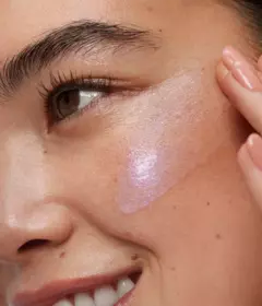 **PRE ORDEN** R.E.M. Beauty - DREAMGLOW HIGHLIGHT SERUM - Beauty Glam by Kar
