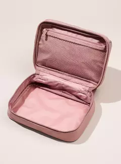 **PRE ORDEN**Rare Beauty- Find Comfort Puffy Toiletry Bag - comprar en línea