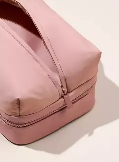 **PRE ORDEN**Rare Beauty- Find Comfort Puffy Toiletry Bag en internet