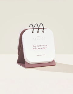 **PRE ORDEN** Rare Beauty- #RareReminder Mini Desktop Calendar - comprar en línea