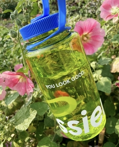 **PRE ORDEN** Glossier- Water Bottle Permanent collection