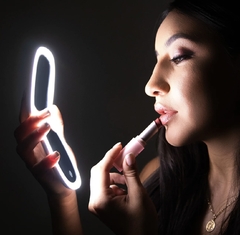 **PRE ORDEN**Moira-Rechargeable LED Compact Mirror en internet