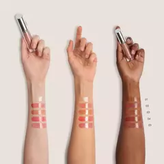Imagen de **PRE ORDEN** Armani Beauty- Prisma Glass Hydrating Lip Gloss with Squalane