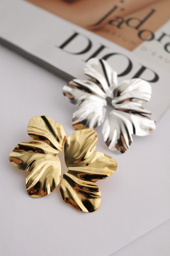 Brinco Meia Flor Grande Ouro - loja online