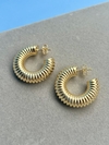 Argola Trabalhada ABS Ouro M