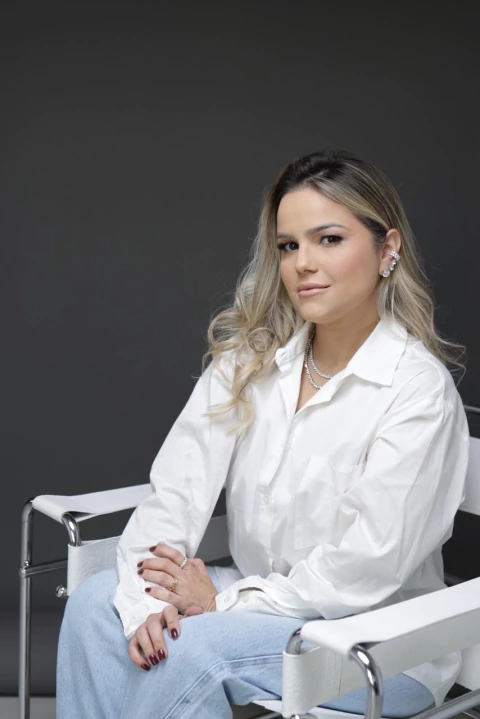 CAMISA ALFAIATARIA LISA COM BOTÃO JESSICA - comprar online