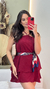 Vestido Curto com Babados e Alça em V na internet