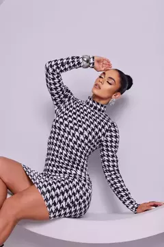 Vestido Canelado Manga Longa Gola Alta - loja online