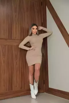 Vestido Canelado Manga Longa Gola Alta