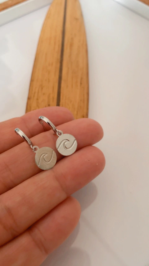 Brinco Onda plaquinha Fluir Aço inox - comprar online