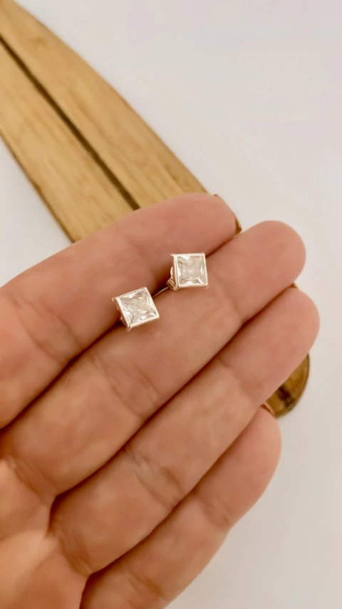 Brinco quadrado zircônia m