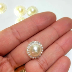 Meia Pérola Flor 15mm ( 50 gramas) na internet