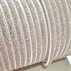 Tira de Strass Meia Cana 6mm Cristal - Atelie Rosa di Pano