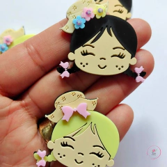 Aplique Menina Caipira Acrílico 3,5cm (2 unidade) - comprar online