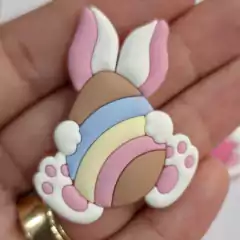 Aplique emborrachado Coelho com ovo páscoa na internet