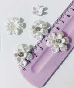 Florzinha de Acrílico Ref.38 (20 unidades -10 de cada modelo) - comprar online