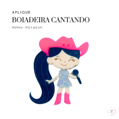 Aplique Boiadeira Cantando acrílico 6,5 x 4,5 cm - comprar online