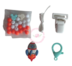 Kit Prendedor de chupeta Foguete - comprar online