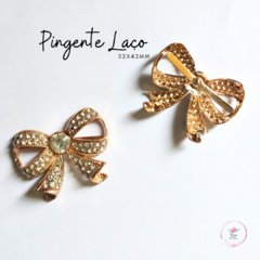 Pingente Laço com Strass 32x42mm (1 unidade) - comprar online