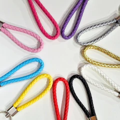 Chaveiro em Couro (6 unidades) - 16 cm - Cores Aleatórias - comprar online