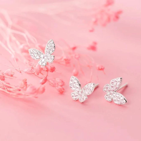 Brinco de Borboleta Pequeno em Prata 925 com Zircônias