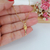 COLAR COM PINGENTE DE ESCOVA CABELEIREIRA BANHADO A OURO 18K