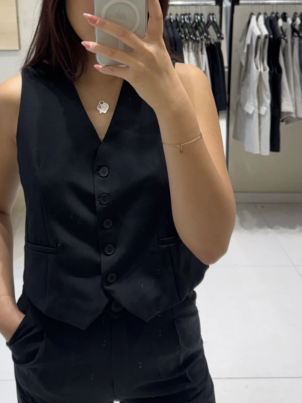FW25 Chaleco Revolve Negro (AW25C01-A)