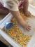 Bandeja Sensorial Sagu Colorido para bebês