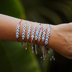 Pulseira Letras na internet