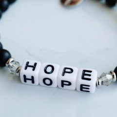 Pulseira Hope Ônix na internet