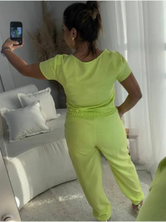 Conjunto Cropped e Calça Verde Lima na internet