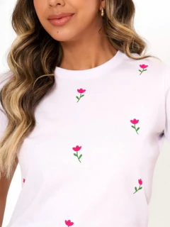 T-Shirt Florzinhas - comprar online