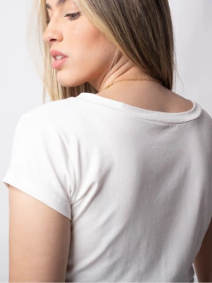 Blusa Básica Gola V Off White - comprar online