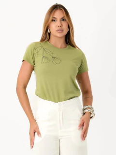 T-Shirt Flor Bordada Verde na internet
